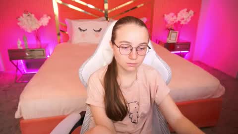 arrinawair online show from September 25, 2025, 7:23 am