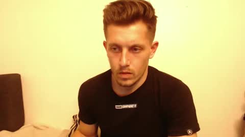 arromwilliam90 online show from December 7, 2024, 8:16 pm