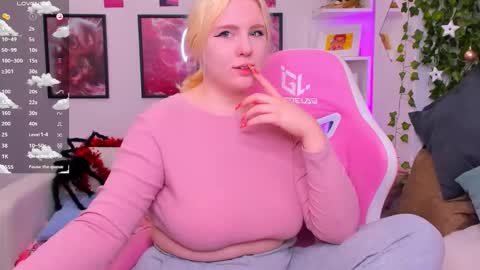 art_lovee_ online show from December 23, 2025, 1:47 am