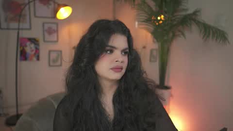 Chloe  online show from November 27, 2025, 5:37 pm