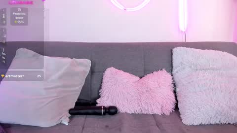 MIA OF artmiajoy online show from January 17, 2025, 6:12 pm