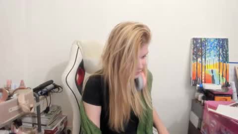 MIA online show from December 4, 2025, 10:51 pm