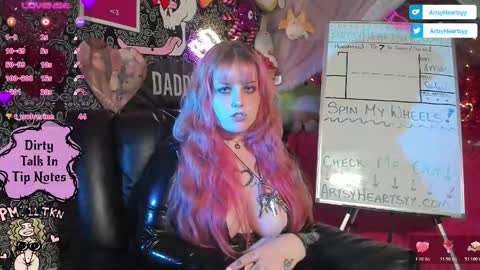 ArtsyHeartsyy online show from November 18, 2025, 1:33 am