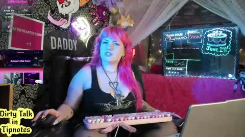 Snapshot of artsyheartsyy chatting on June 5, 2026, 2:51 am ArtsyHeartsyy online show from June 5, 2026, 2:51 am