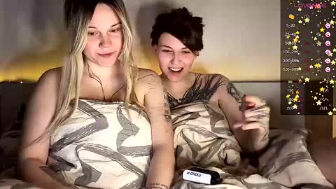 Snapshot of arya_stark7 chatting on December 10, 2024, 3:55 pm Arya brunett and Cassie blond online show from December 10, 2024, 3:55 pm