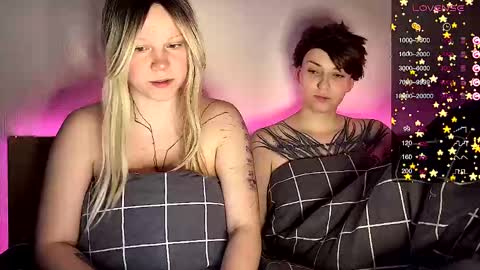 Snapshot of arya_stark7 chatting on December 30, 2024, 5:15 am Arya brunett and Cassie blond online show from December 30, 2024, 5:15 am