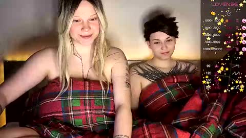 Snapshot of arya_stark7 chatting on January 5, 2025, 5:20 am Arya brunett and Cassie blond online show from January 5, 2025, 5:20 am