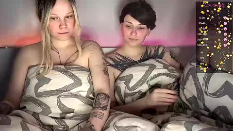 Snapshot of arya_stark7 chatting on February 27, 2025, 12:13 pm Arya brunett and Cassie blond online show from February 27, 2025, 12:13 pm