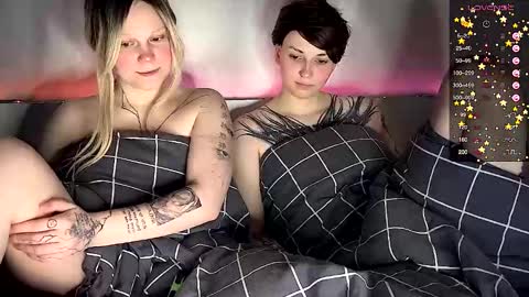 Snapshot of arya_stark7 chatting on March 6, 2025, 11:47 am Arya brunett and Cassie blond online show from March 6, 2025, 11:47 am