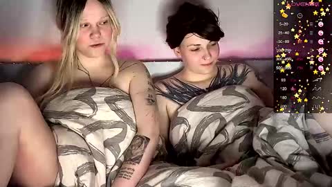 Snapshot of arya_stark7 chatting on March 10, 2025, 5:18 pm Arya brunett and Cassie blond online show from March 10, 2025, 5:18 pm
