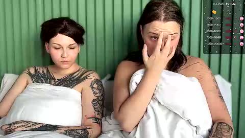 Snapshot of arya_stark7 chatting on September 12, 2025, 9:53 am Arya brunett and Cassie blond online show from September 12, 2025, 9:53 am