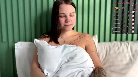 Snapshot of arya_stark7 chatting on October 7, 2025, 12:19 am Arya brunett and Cassie blond online show from October 7, 2025, 12:19 am