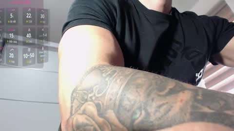 AryanAian1 online show from October 18, 2025, 11:33 am