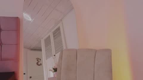 arycooper_ online show from June 4, 2026, 4:02 pm