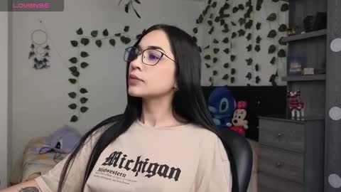 Asena online show from October 19, 2025, 8:20 pm