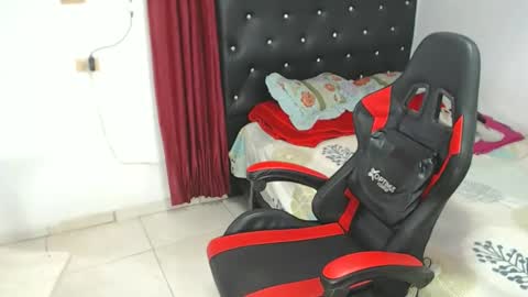 ashelyhots9inches online show from February 20, 2026, 5:35 pm