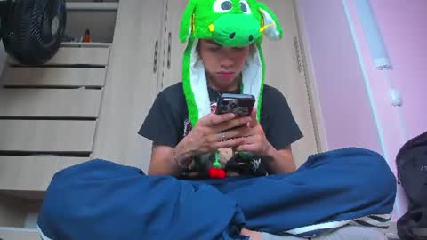 Snapshot of asher_you chatting on June 13, 2026, 1:25 am Asher online show from June 13, 2026, 1:25 am