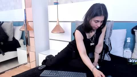 Ashkoreh online show from October 26, 2025, 7:20 pm