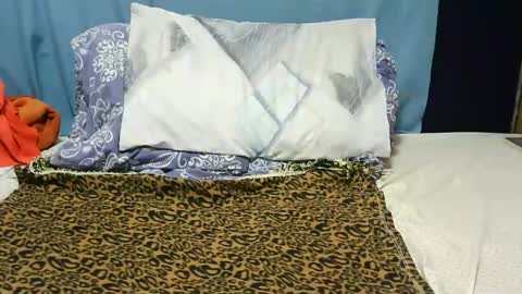 ashlery  online show from November 23, 2025, 8:36 am