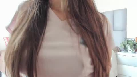 Carolina  online show from December 22, 2024, 4:59 pm