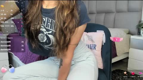 Carolina  online show from February 3, 2025, 10:43 pm