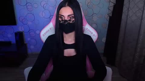   Yasmina   online show from November 25, 2025, 7:52 am