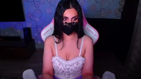   Yasmina   online show from December 2, 2025, 4:40 am