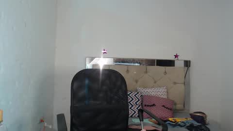ashley__tylor online show from March 3, 2025, 9:33 am