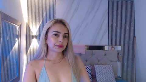 ashley__tylor online show from April 18, 2026, 2:26 am