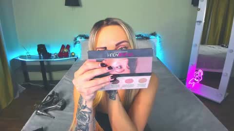 Snapshot of ashley_crashly chatting on December 16, 2024, 7:58 am Alina online show from December 16, 2024, 7:58 am