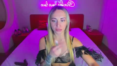 Snapshot of ashley_crashly chatting on December 18, 2024, 12:18 pm Alina online show from December 18, 2024, 12:18 pm
