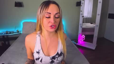 Snapshot of ashley_crashly chatting on February 8, 2025, 9:13 am Alina online show from February 8, 2025, 9:13 am