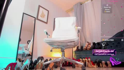 ashley_leon_ online show from December 17, 2024, 5:04 pm