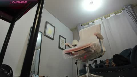 ashley_leon_ online show from January 14, 2025, 12:03 pm