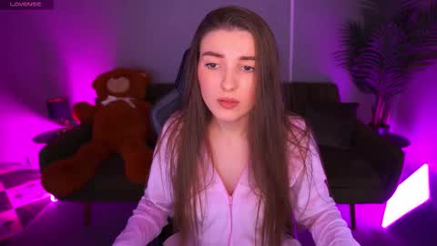 ashleybaee online show from December 16, 2025, 2:11 pm