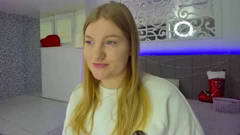 AshleyJonse online show from December 16, 2025, 6:18 am