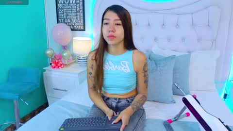 AshleyRoberh online show from November 30, 2025, 12:20 pm