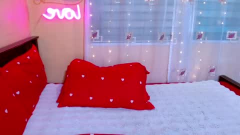 Snapshot of ashleyxxxversahuge chatting on May 18, 2026, 10:37 pm AshleyNicole online show from May 18, 2026, 10:37 pm