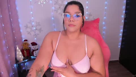 Snapshot of ashleyy18__ chatting on December 1, 2024, 11:36 pm Ashleyy18 online show from December 1, 2024, 11:36 pm
