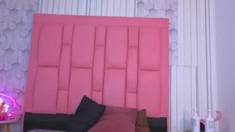 ashlleyray online show from June 18, 2026, 7:07 pm