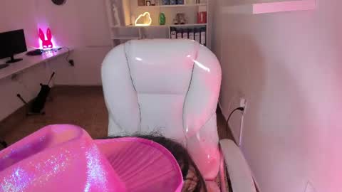 Ashly online show from July 18, 2026, 1:26 pm