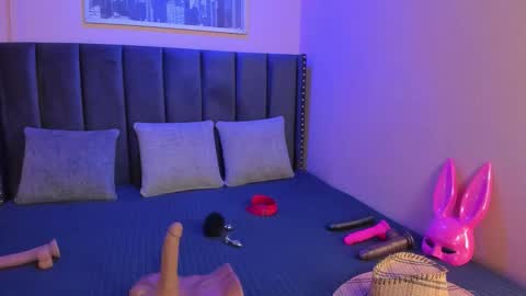 ashlye_miller_ online show from October 19, 2025, 4:02 am