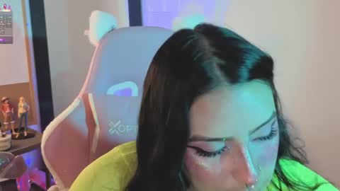 Snapshot of ashlynnlowe_ chatting on April 22, 2026, 10:22 pm Ash online show from April 22, 2026, 10:22 pm