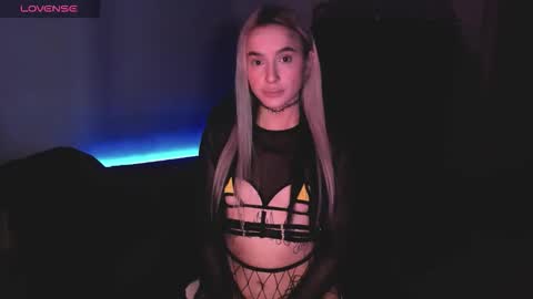 Mila online show from January 17, 2026, 7:46 am