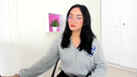 Camila online show from January 3, 2025, 1:03 pm