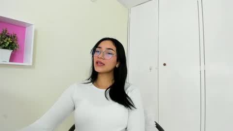 Camila online show from January 28, 2025, 1:05 pm