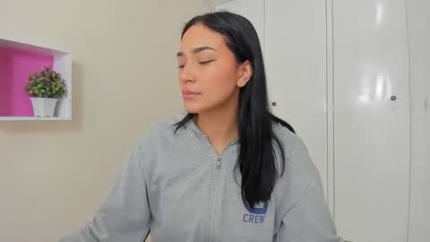 Camila online show from February 25, 2025, 12:55 pm