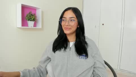 Camila online show from March 3, 2025, 1:09 pm