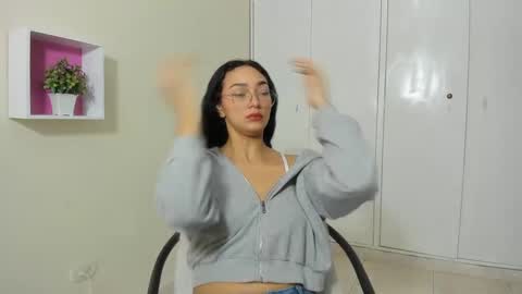 Camila online show from March 12, 2025, 12:47 pm