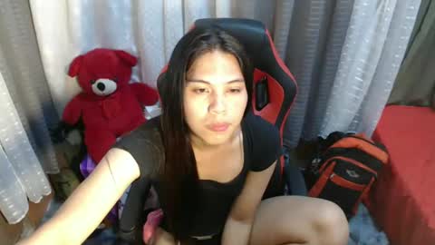 Snapshot of asian_boy_ralph143 chatting on December 7, 2024, 2:09 am ELLE dont forget to follow and thumbs up online show from December 7, 2024, 2:09 am